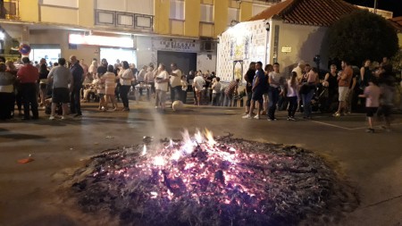 Lavándose la cara en la Fuente de los Siete Caños